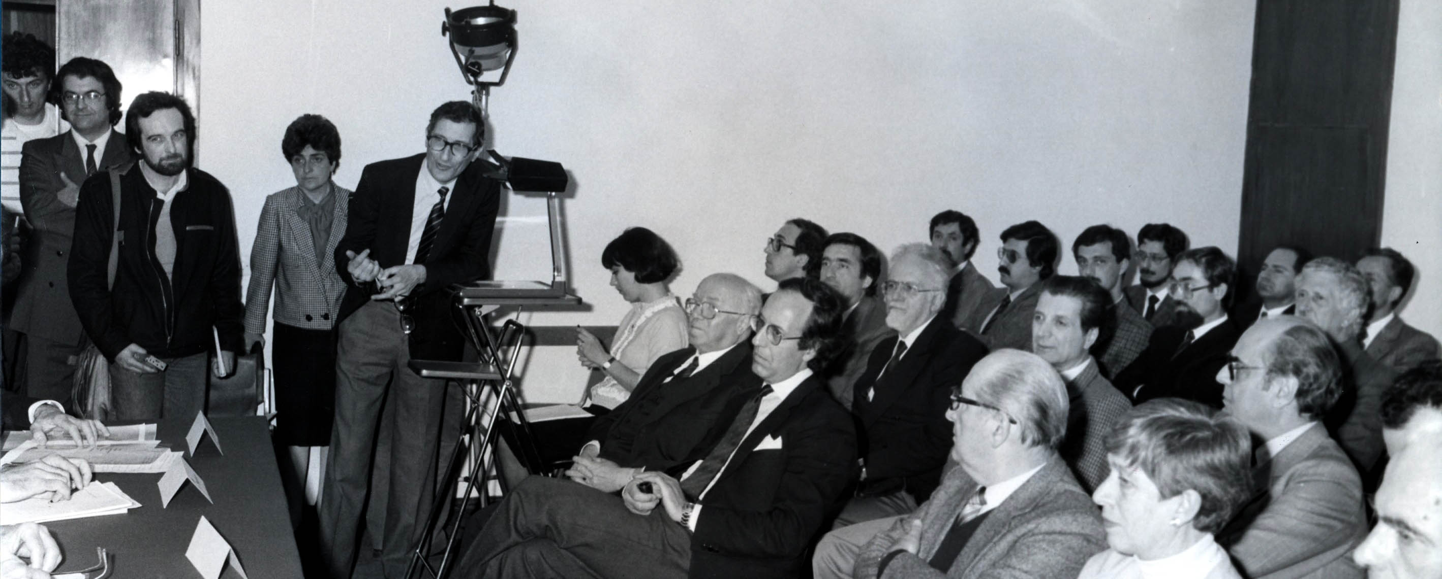 Foto relativa alla firma del contratto di collaborazione tra CNR, Finsiel ed Olivetti. Pisa, 10/04/1986